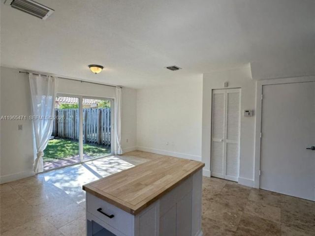 Дом в аренду по адресу 2772 SW 31st Ct 2772 - фото 7432757