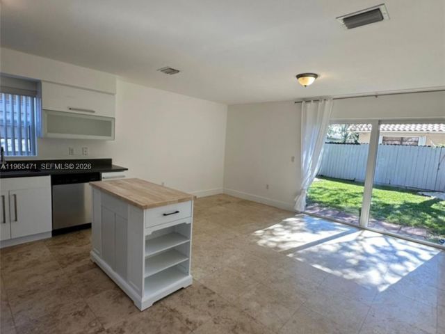 Дом в аренду по адресу 2772 SW 31st Ct 2772 - фото 7432758