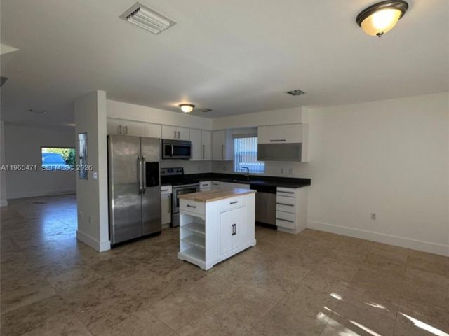 Дом в аренду по адресу 2772 SW 31st Ct 2772 - фото 7432759