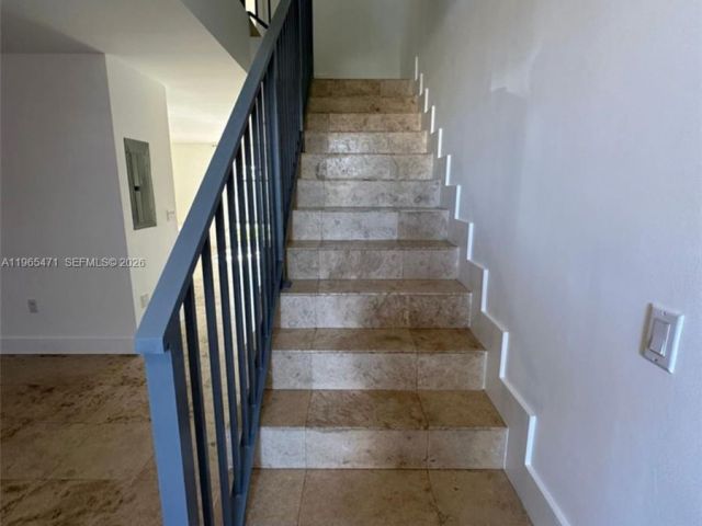 Дом в аренду по адресу 2772 SW 31st Ct 2772 - фото 7432761