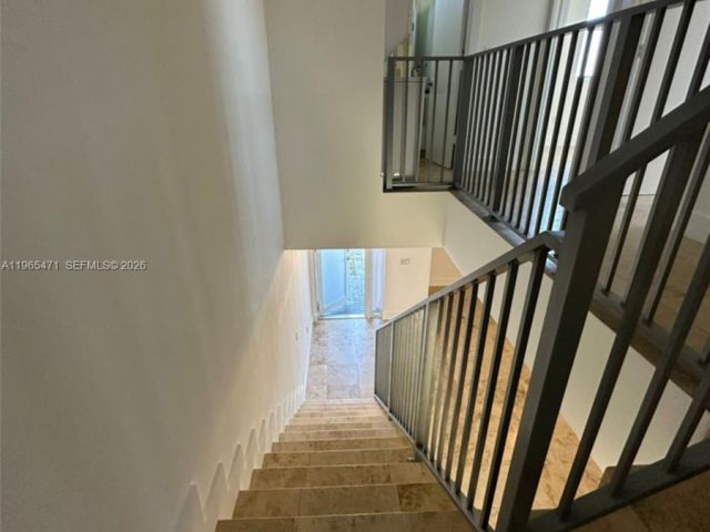 Дом в аренду по адресу 2772 SW 31st Ct 2772 - фото 7432762