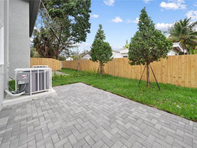 Продажа дома по адресу 529 NW 56th St - фото 7433002