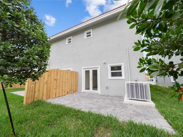 Продажа дома по адресу 529 NW 56th St - фото 7433005