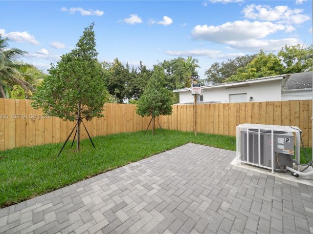 Продажа дома по адресу 529 NW 56th St - фото 7433008