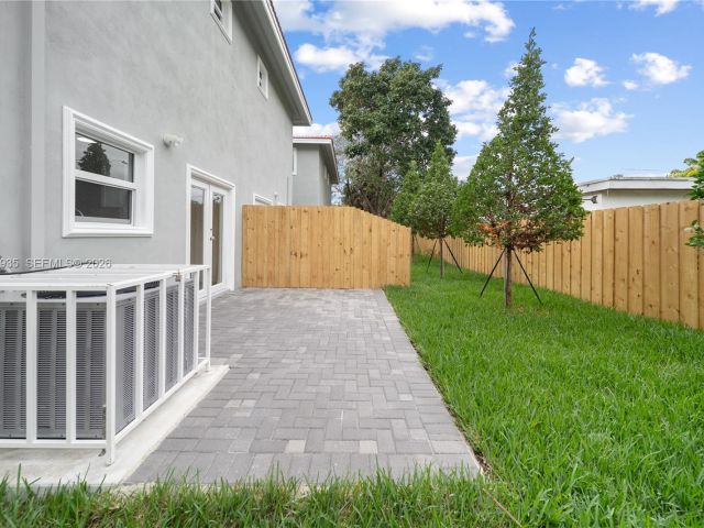 Продажа дома по адресу 529 NW 56th St - фото 7433011