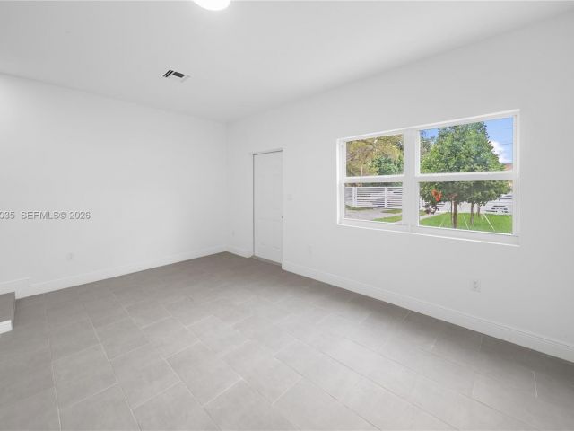 Продажа дома по адресу 529 NW 56th St - фото 7433015