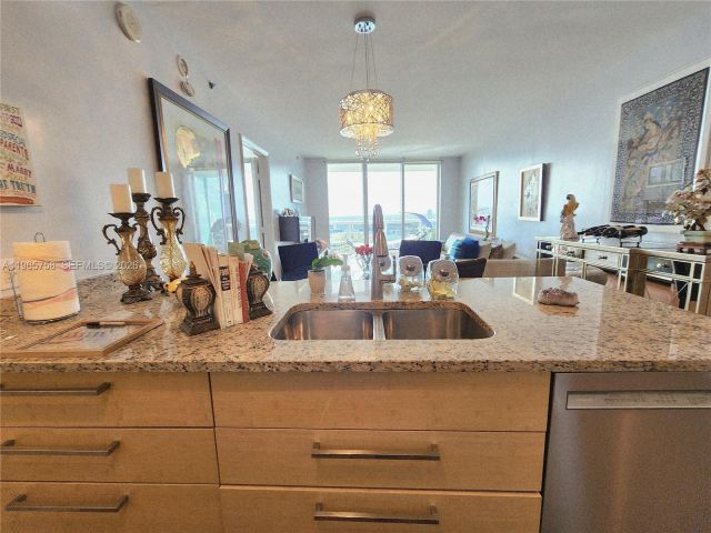 Продажа квартиры #2406 - фото 7500474