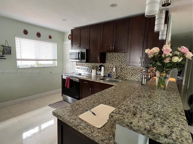 Продажа дома по адресу 10382 SW 25th St - фото 7437268