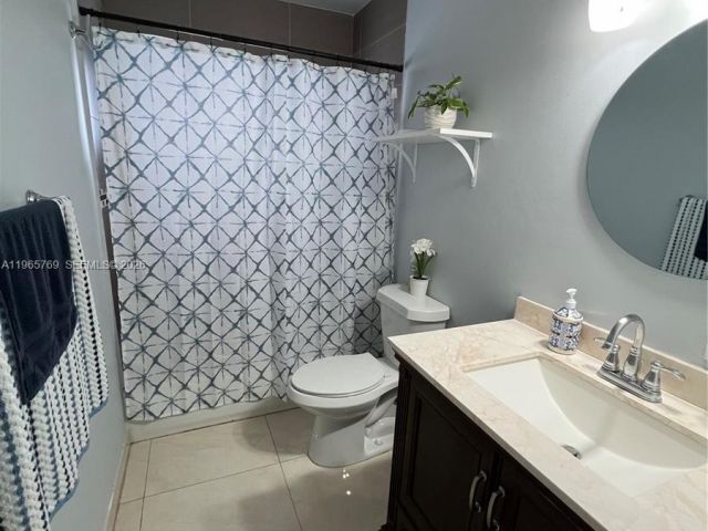 Продажа дома по адресу 10382 SW 25th St - фото 7437275