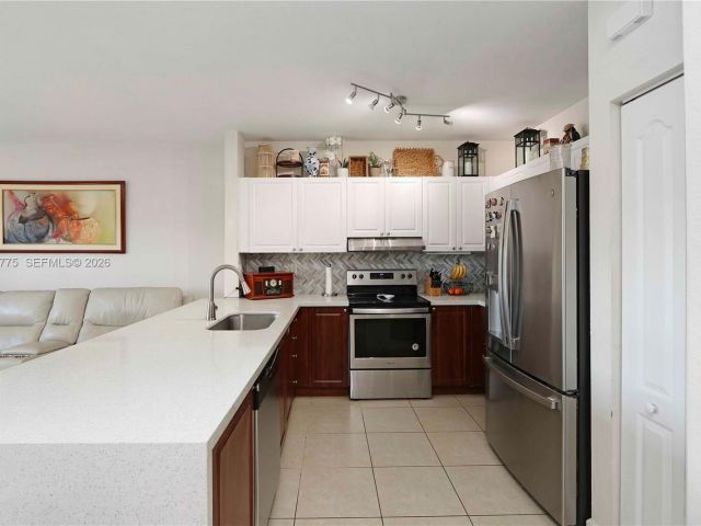 Продажа дома по адресу 941 SW 148th Pl - фото 7446358