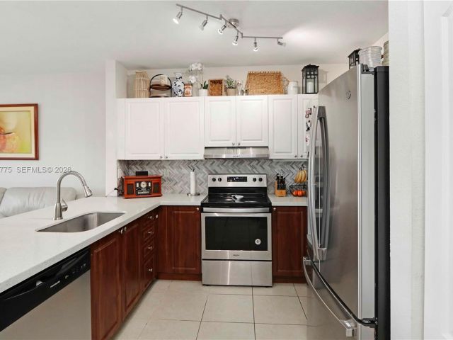 Продажа дома по адресу 941 SW 148th Pl - фото 7446359