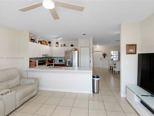 Продажа дома по адресу 941 SW 148th Pl - фото 7446360