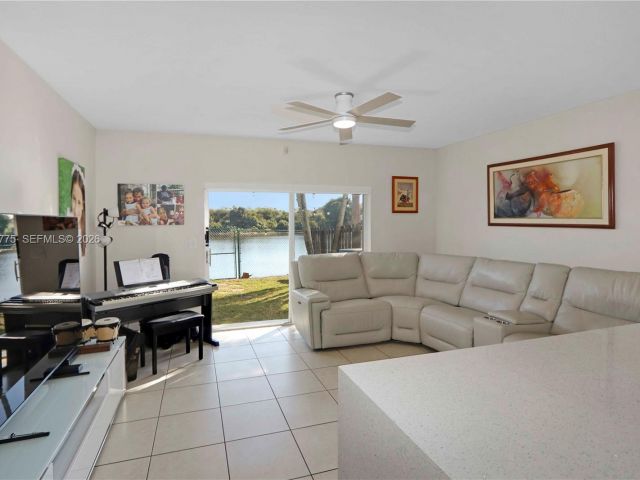 Продажа дома по адресу 941 SW 148th Pl - фото 7446361