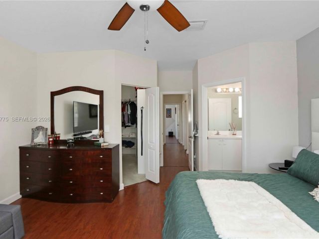 Продажа дома по адресу 941 SW 148th Pl - фото 7446370