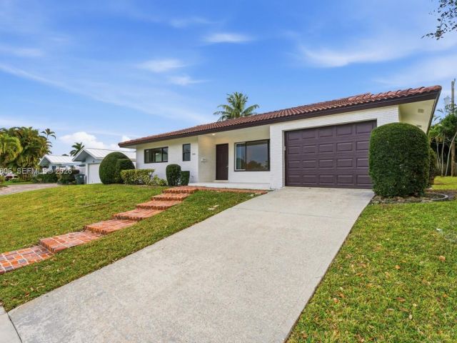 Дом в аренду по адресу 1260 SW 8th St - фото 7444770