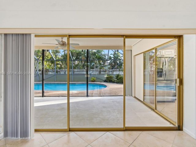 Дом в аренду по адресу 1260 SW 8th St - фото 7444780