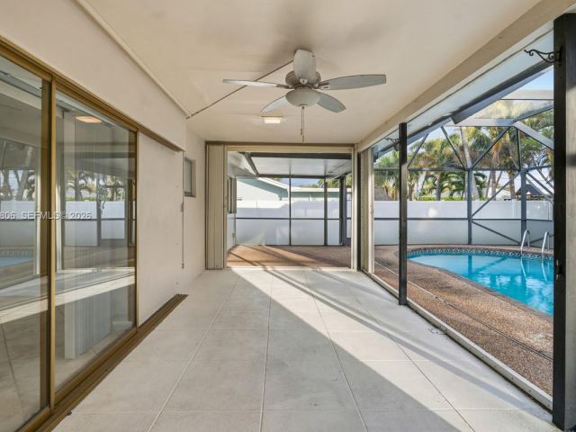 Дом в аренду по адресу 1260 SW 8th St - фото 7444781