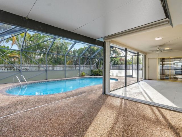 Дом в аренду по адресу 1260 SW 8th St - фото 7444783