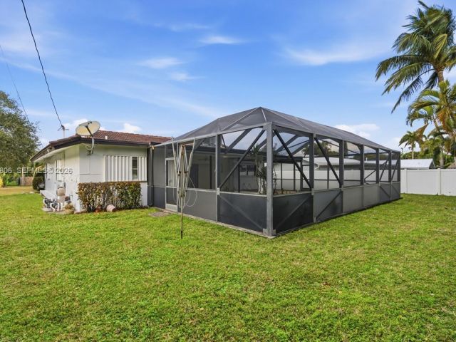 Дом в аренду по адресу 1260 SW 8th St - фото 7444788