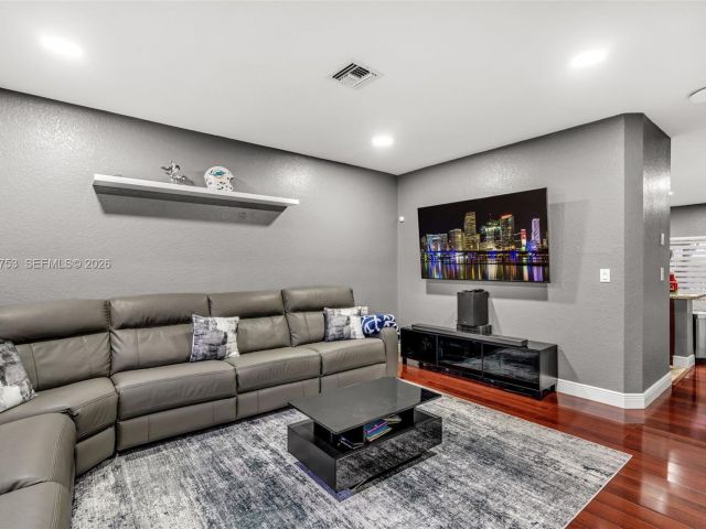 Продажа дома по адресу 5791 NW 116th Ave 112 - фото 7510787