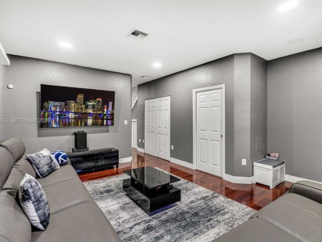 Продажа дома по адресу 5791 NW 116th Ave 112 - фото 7510789