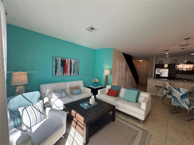 Дом в аренду по адресу 2333 SE 5th St - фото 7448867