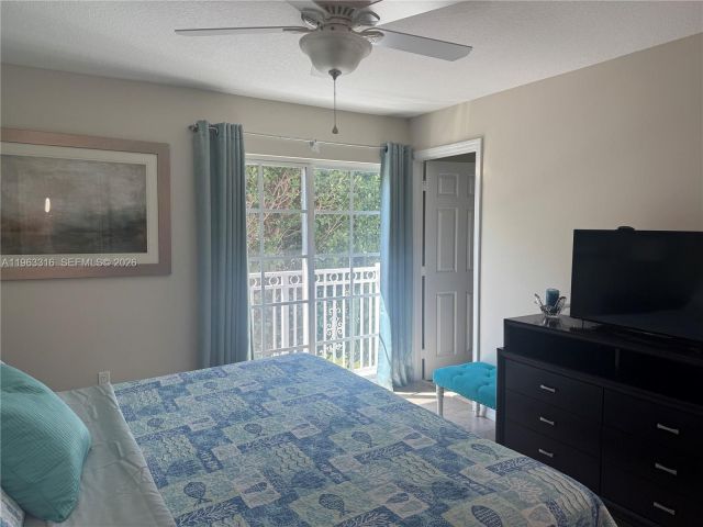 Дом в аренду по адресу 2333 SE 5th St - фото 7448871