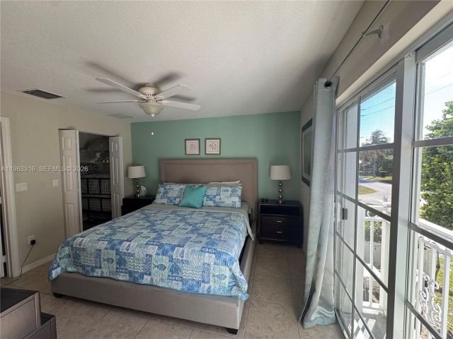 Дом в аренду по адресу 2333 SE 5th St - фото 7448873