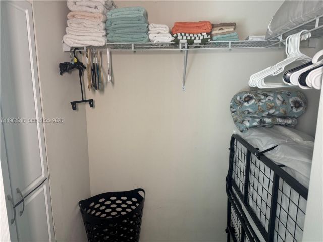 Дом в аренду по адресу 2333 SE 5th St - фото 7448874