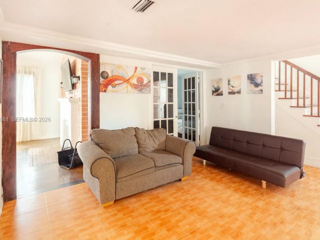 Продажа дома по адресу 1545 NW 8th Ter - фото 7445462