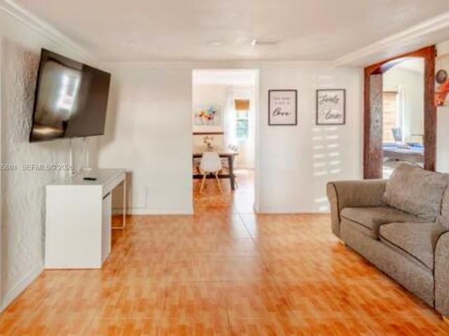 Продажа дома по адресу 1545 NW 8th Ter - фото 7445463