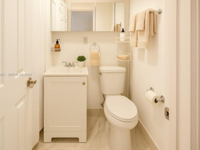 Продажа дома по адресу 1545 NW 8th Ter - фото 7445472