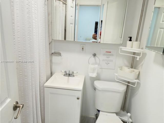 Продажа дома по адресу 1545 NW 8th Ter - фото 7445475