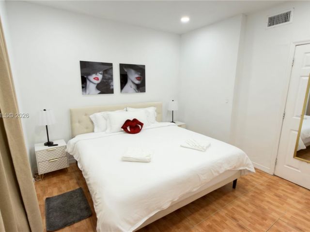 Продажа дома по адресу 1545 NW 8th Ter - фото 7445476