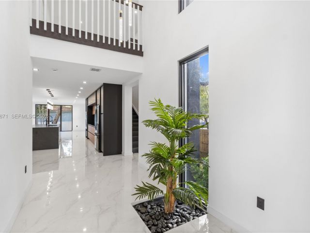 Продажа дома по адресу 1644 NW 8th Ter - фото 7434125