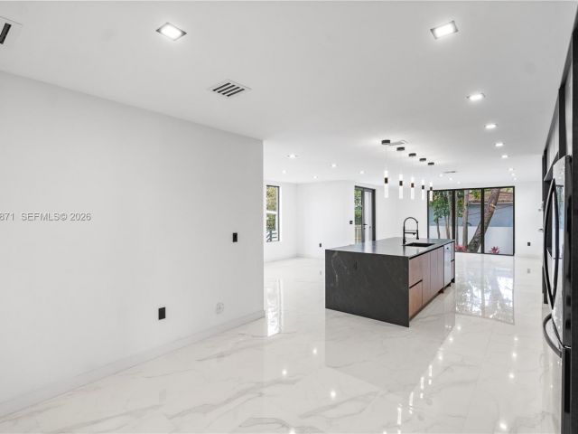 Продажа дома по адресу 1644 NW 8th Ter - фото 7434126