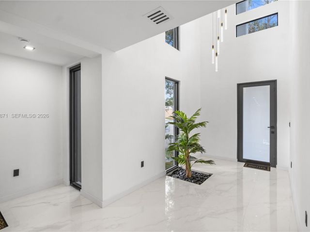 Продажа дома по адресу 1644 NW 8th Ter - фото 7434127