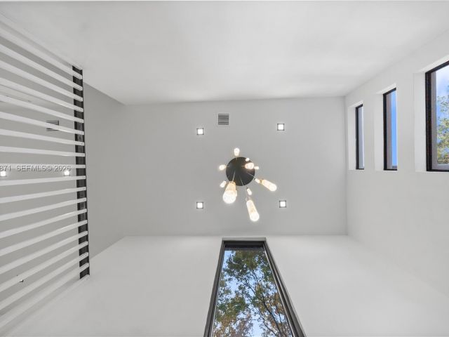 Продажа дома по адресу 1644 NW 8th Ter - фото 7434128