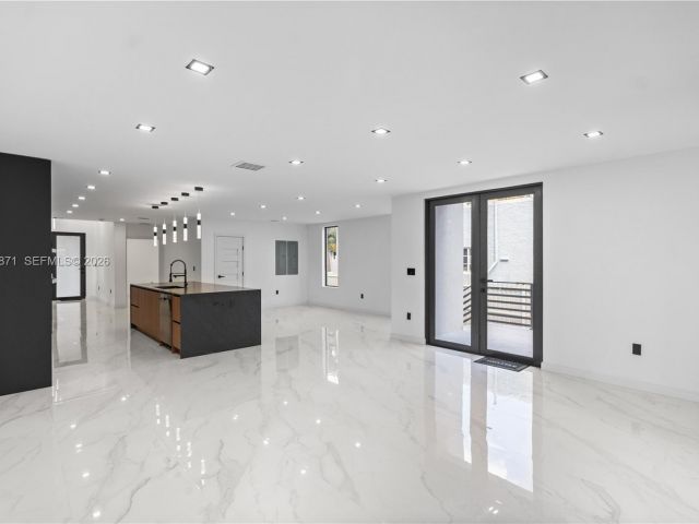 Продажа дома по адресу 1644 NW 8th Ter - фото 7434131