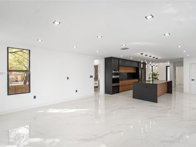 Продажа дома по адресу 1644 NW 8th Ter - фото 7434132