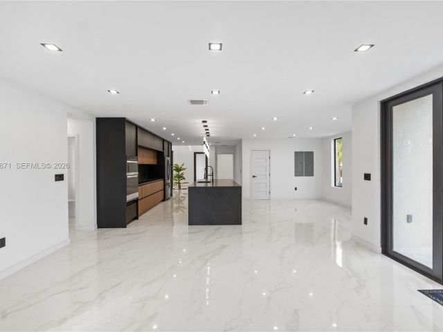 Продажа дома по адресу 1644 NW 8th Ter - фото 7434134