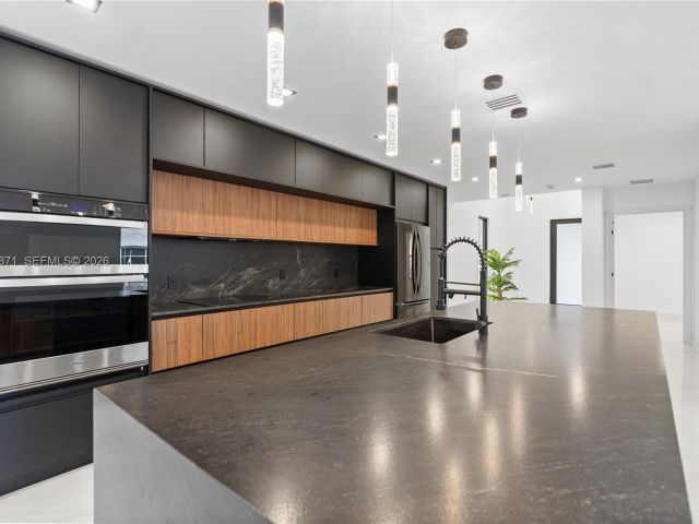 Продажа дома по адресу 1644 NW 8th Ter - фото 7434135