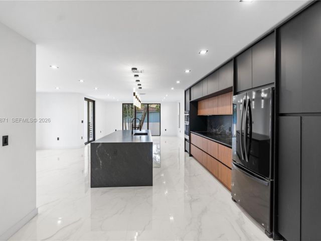 Продажа дома по адресу 1644 NW 8th Ter - фото 7434139