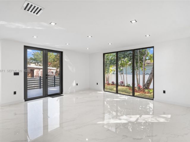 Продажа дома по адресу 1644 NW 8th Ter - фото 7434140