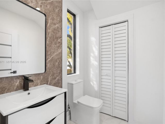 Продажа дома по адресу 1644 NW 8th Ter - фото 7434141