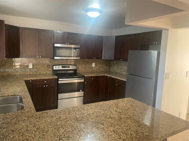 Дом в аренду по адресу 2191 Bayberry Dr 2191 - фото 7453893