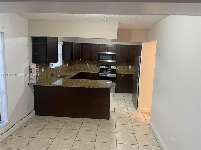 Дом в аренду по адресу 2191 Bayberry Dr 2191 - фото 7453911