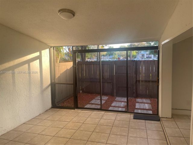 Дом в аренду по адресу 2191 Bayberry Dr 2191 - фото 7453912