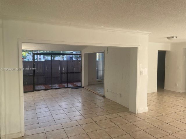 Дом в аренду по адресу 2191 Bayberry Dr 2191 - фото 7453913