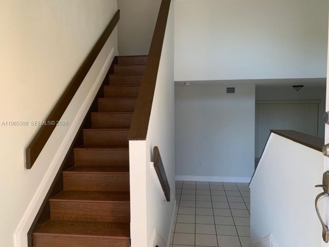 Дом в аренду по адресу 12447 NW 7th St - фото 7436329